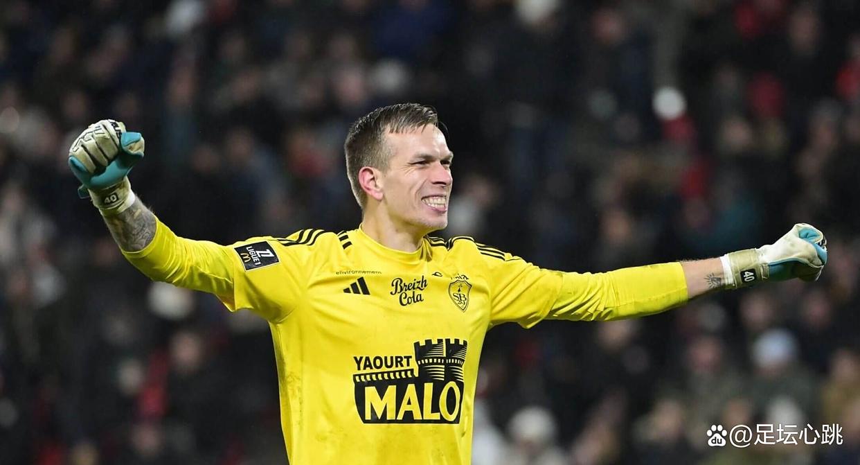 爱游戏官方入口-AC米兰战术微调备战荷甲曼联围绕欧联伤情更新，网友：转折点阿斯顿维拉官宣签约的简单介绍